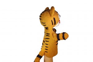 Tijger handpop gehaakt