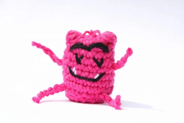 Kleurmonsters-haken-roze-gratis-haakpatroon