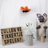 sfeer met gehaakte handpop harry vuilnisbak vlinder en tekst zullen we tikkertje spelen