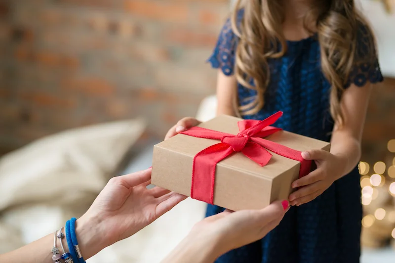 Wat geef je de meester of juf cadeau aan het einde schooljaar?