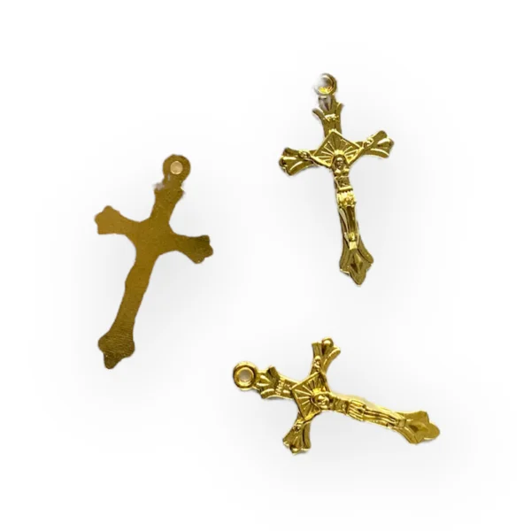 Kruisje klein goud met Jezus 31,5x17,2mm - Prijs per stuk