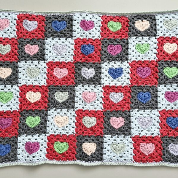 Haakpatroon granny Square hartjesdeken - Afbeelding 5