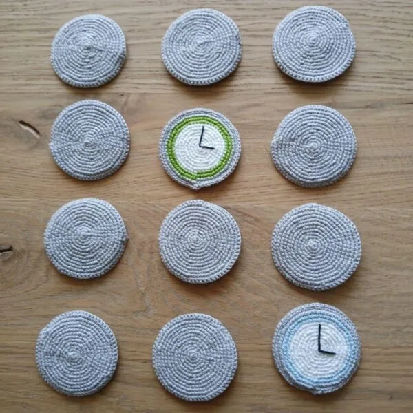 Haakpatroon Memoryspel klokken met opbergtas - Afbeelding 2